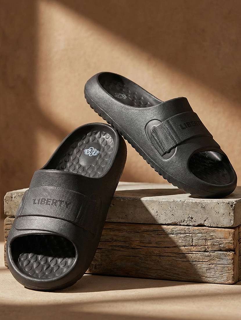 men solid slip on slider