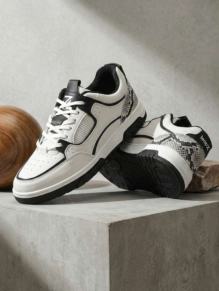 men white lace up sneaker