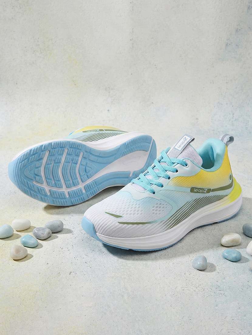 women printed lace-up sports shoe