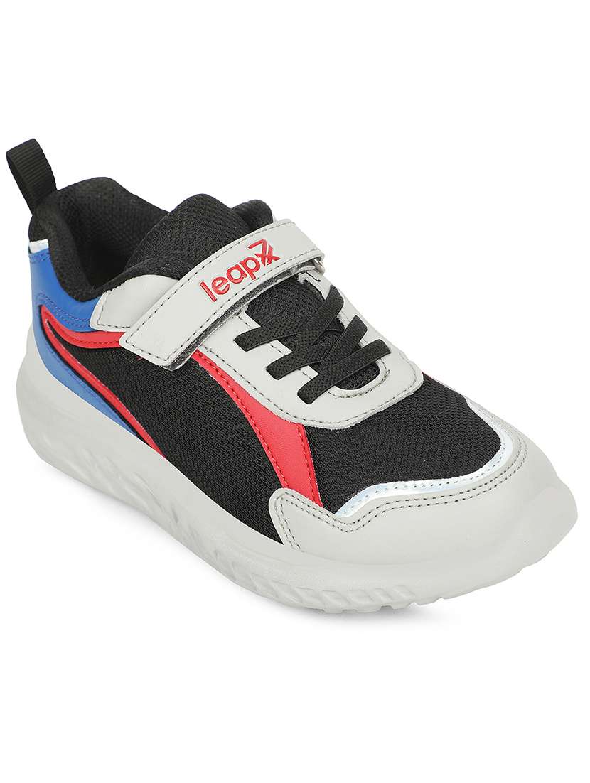 black mesh sport shoe