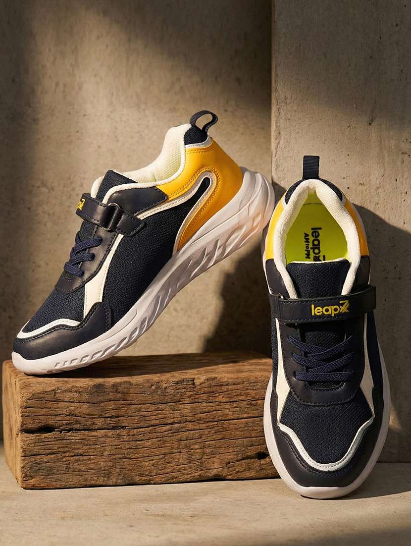 navy blue mesh sport shoe