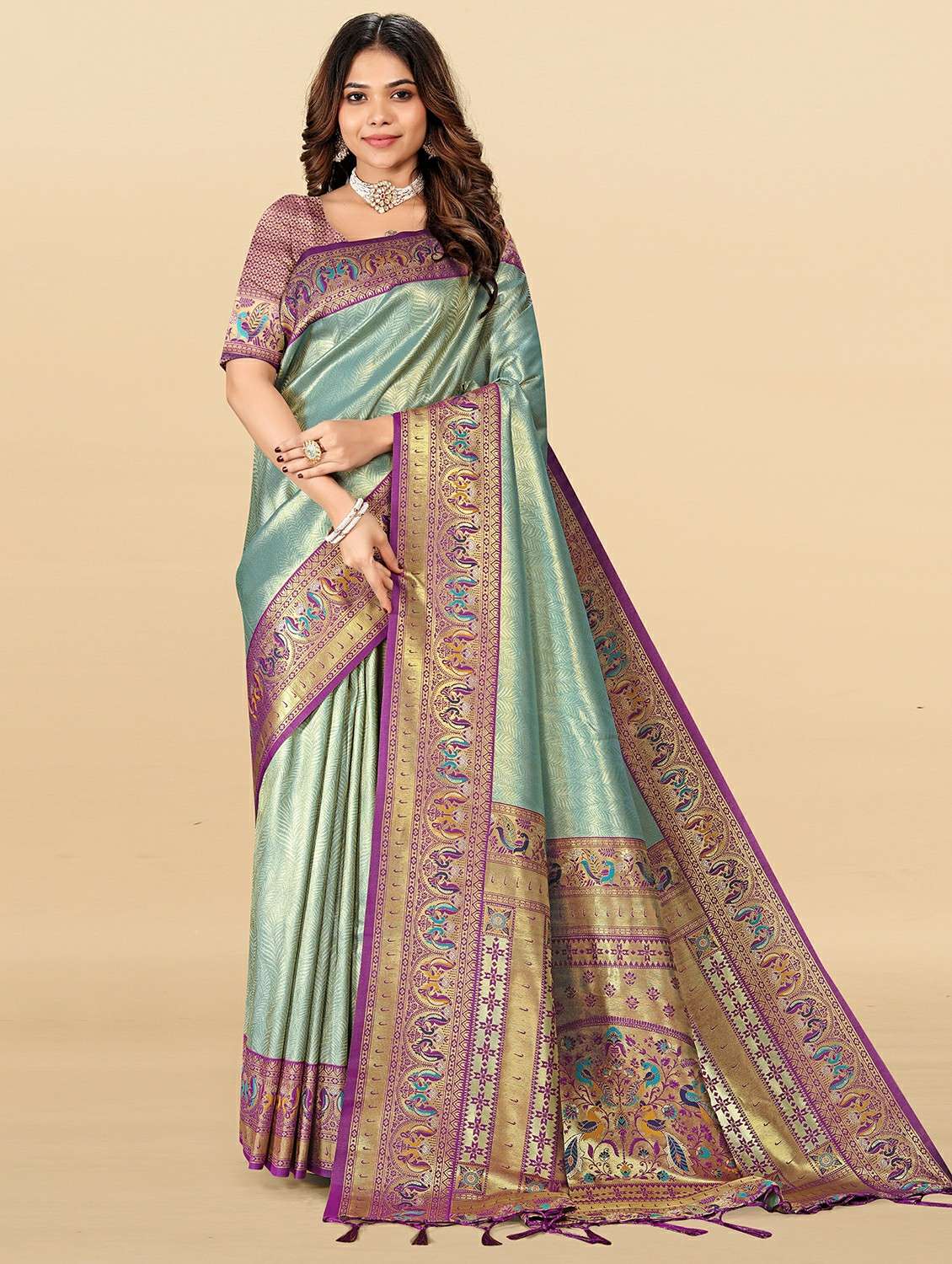 women self design kanjivaram saree with blouse