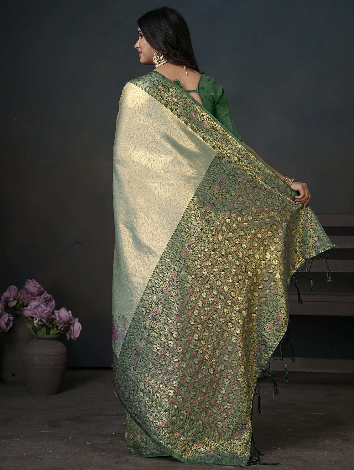 women self design banarasi saree with blouse - 22453692 -  Standard Image - 3