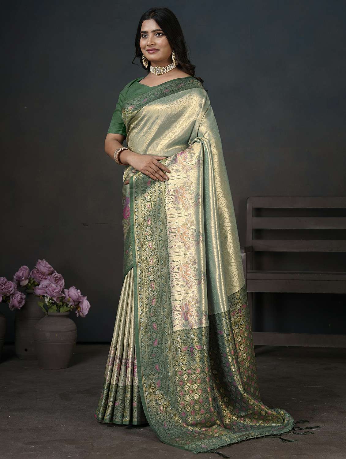women self design banarasi saree with blouse - 22453692 -  Standard Image - 5