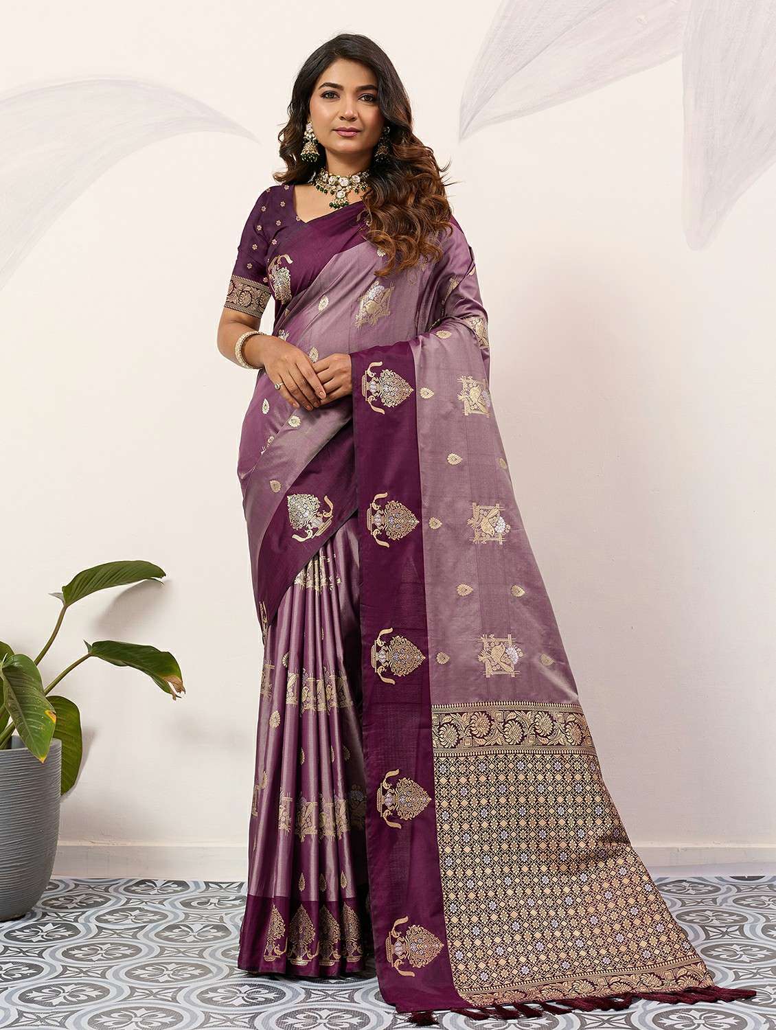 women self design banarasi saree with blouse