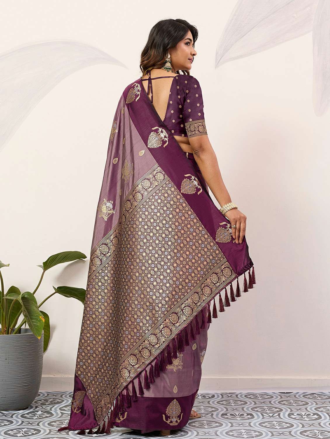 women self design banarasi saree with blouse - 22453710 -  Standard Image - 3