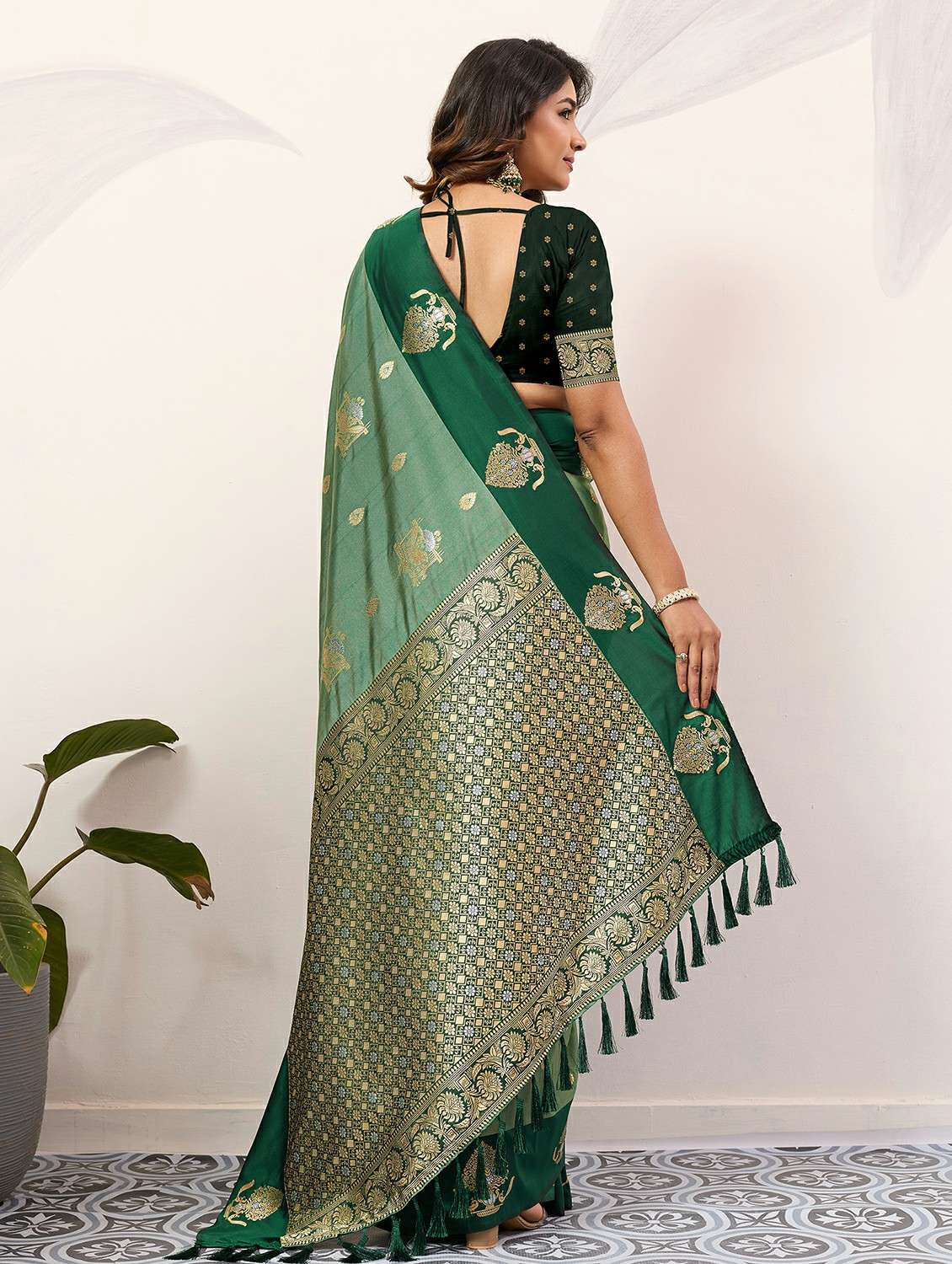 women self design banarasi saree with blouse - 22453712 -  Standard Image - 3