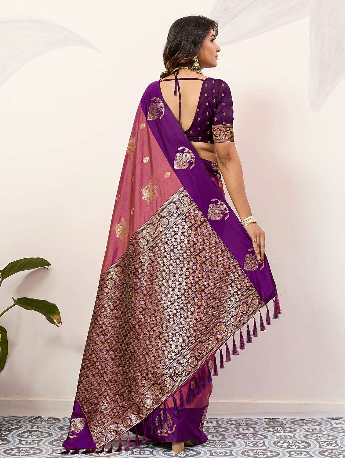 women self design banarasi saree with blouse - 22453715 -  Standard Image - 3