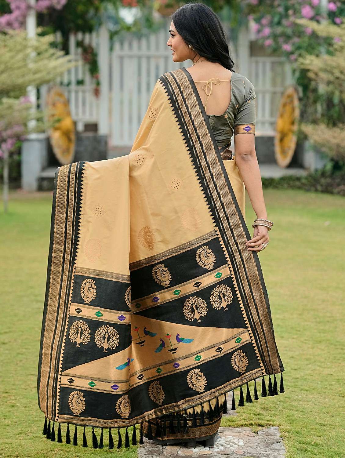 women self design paithani saree with blouse - 22453717 -  Standard Image - 3