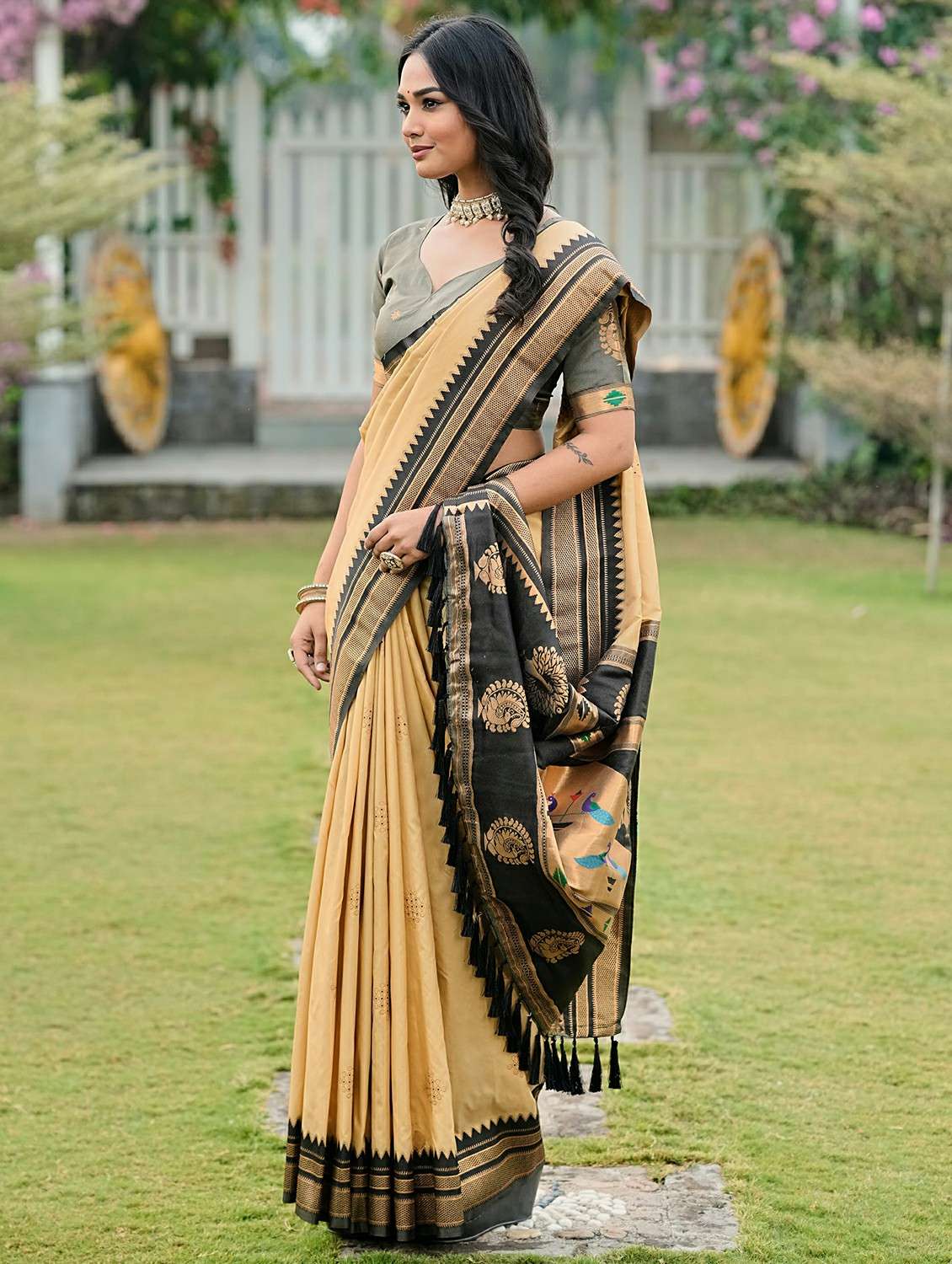 women self design paithani saree with blouse - 22453717 -  Standard Image - 5