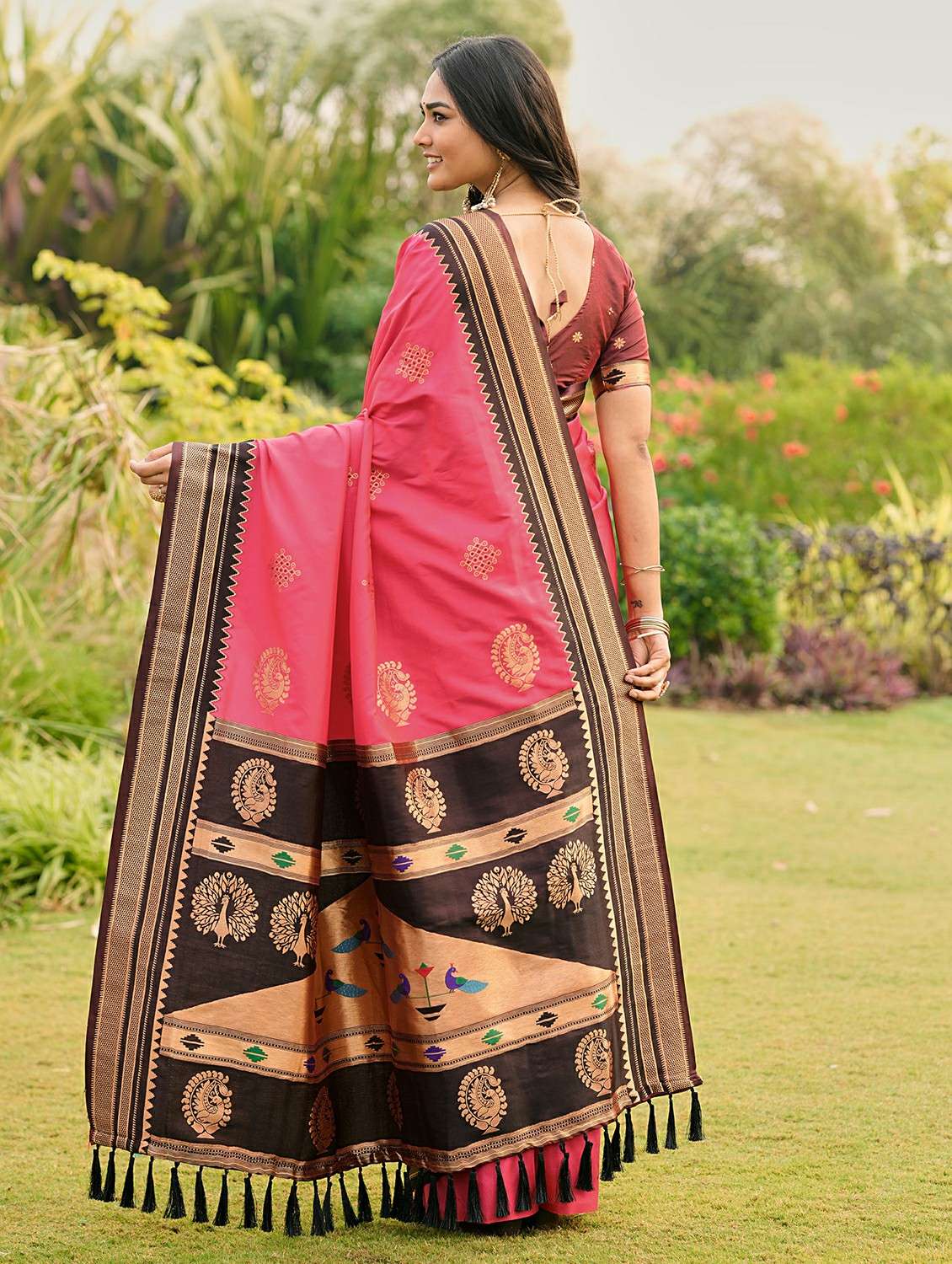 women self design paithani saree with blouse - 22453724 -  Standard Image - 3