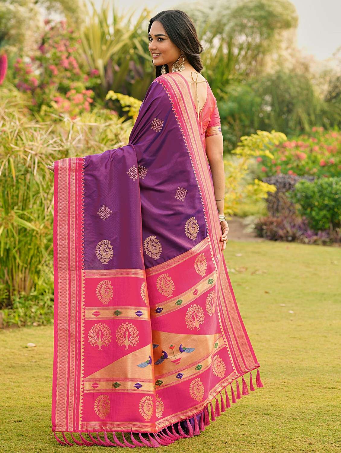 Women Self Design Paithani Saree With Blouse - 22453726 -  Standard Image - 3