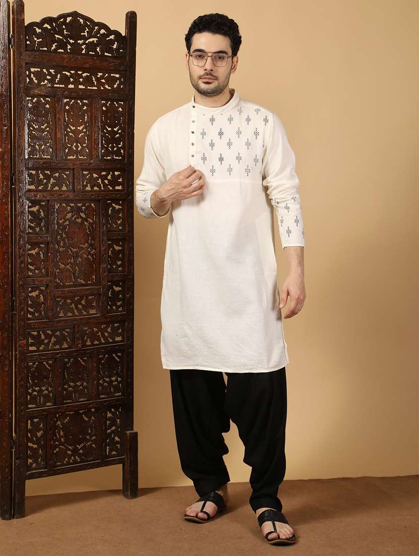 men embroidered mandarin neck long kurta 