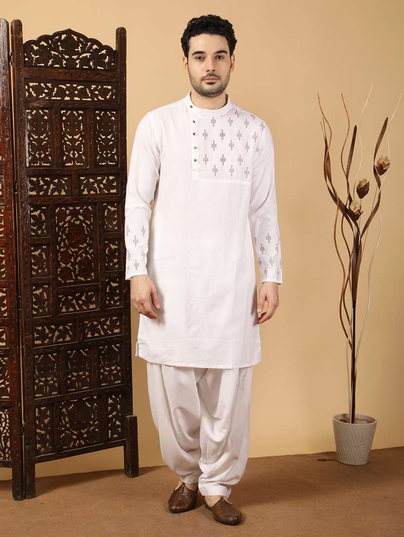 men embroidered mandarin neck long kurta 
