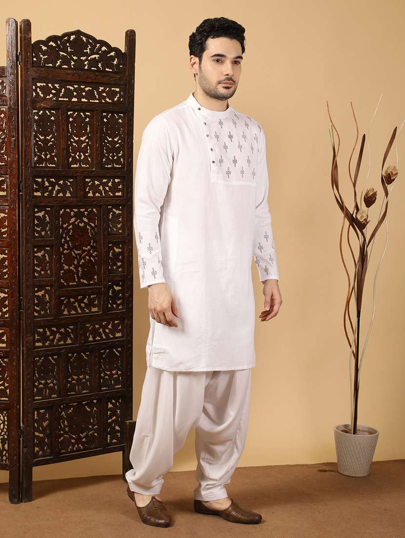 men embroidered mandarin neck long kurta  - 22453732 -  Standard Image - 3