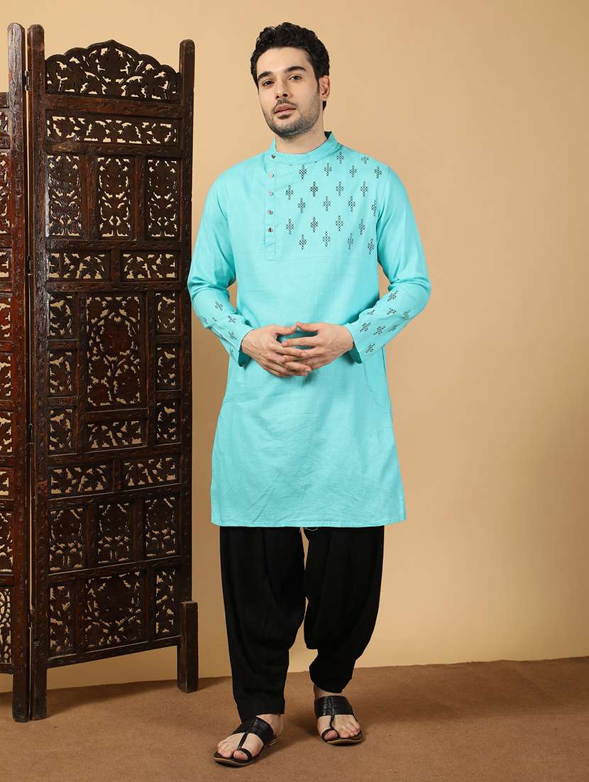 men embroidered mandarin neck long kurta 