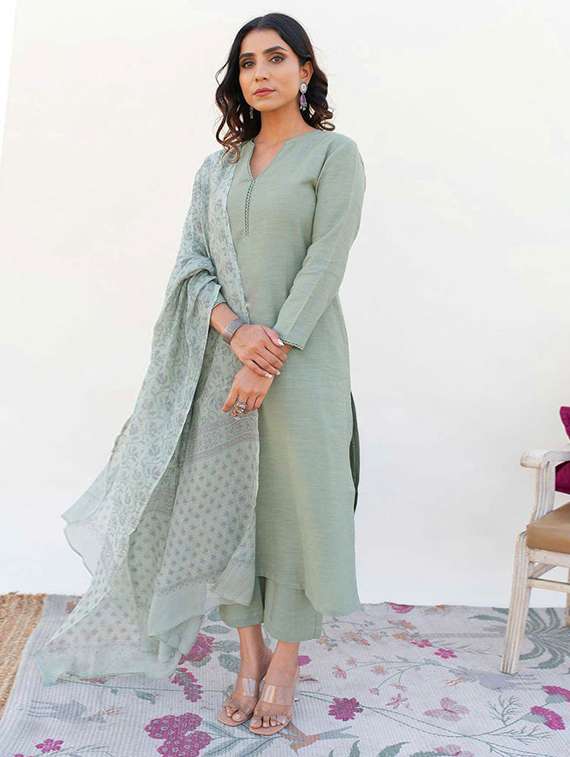 women green kurta pant set