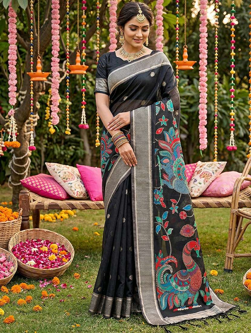 women self design bordered saree with blouse