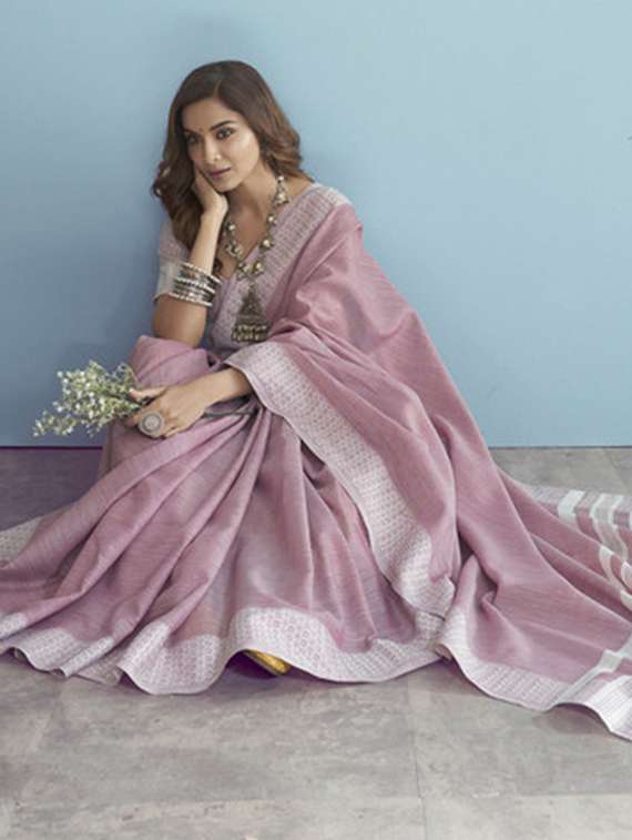 women solid with bordered handloom saree with blouse - 22453898 -  Standard Image - 3