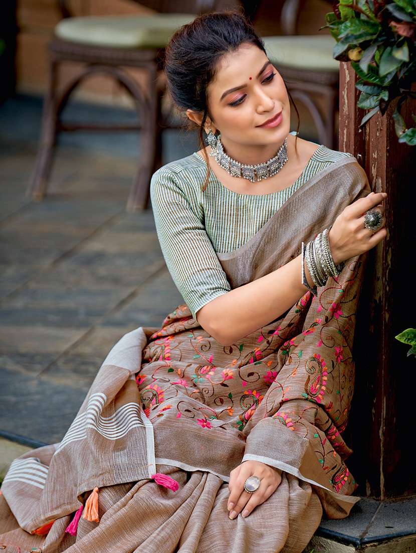 women solid with work embroidered saree with blouse - 22453913 -  Standard Image - 3