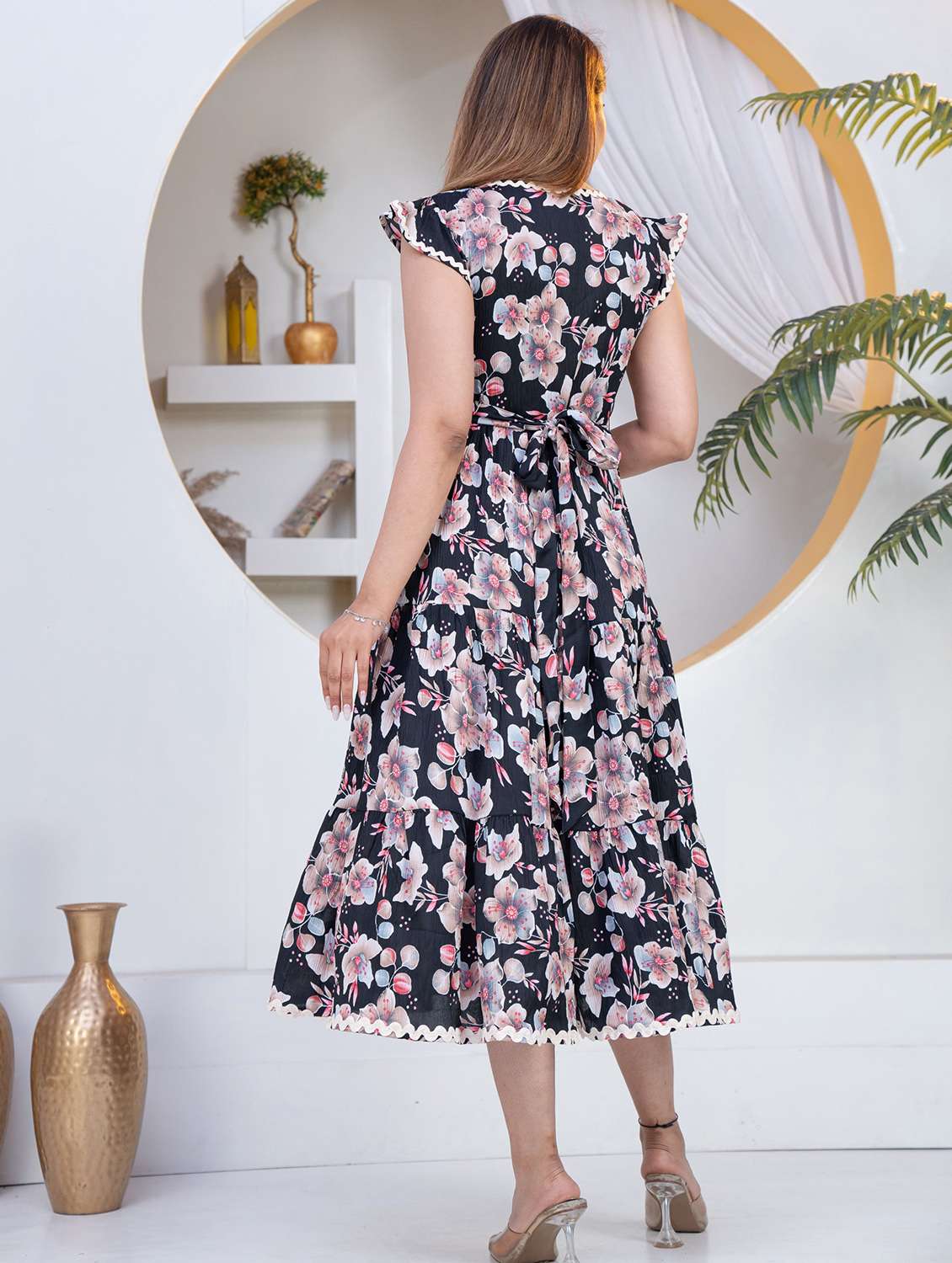 women black crepe gown dress - 22453927 -  Standard Image - 3