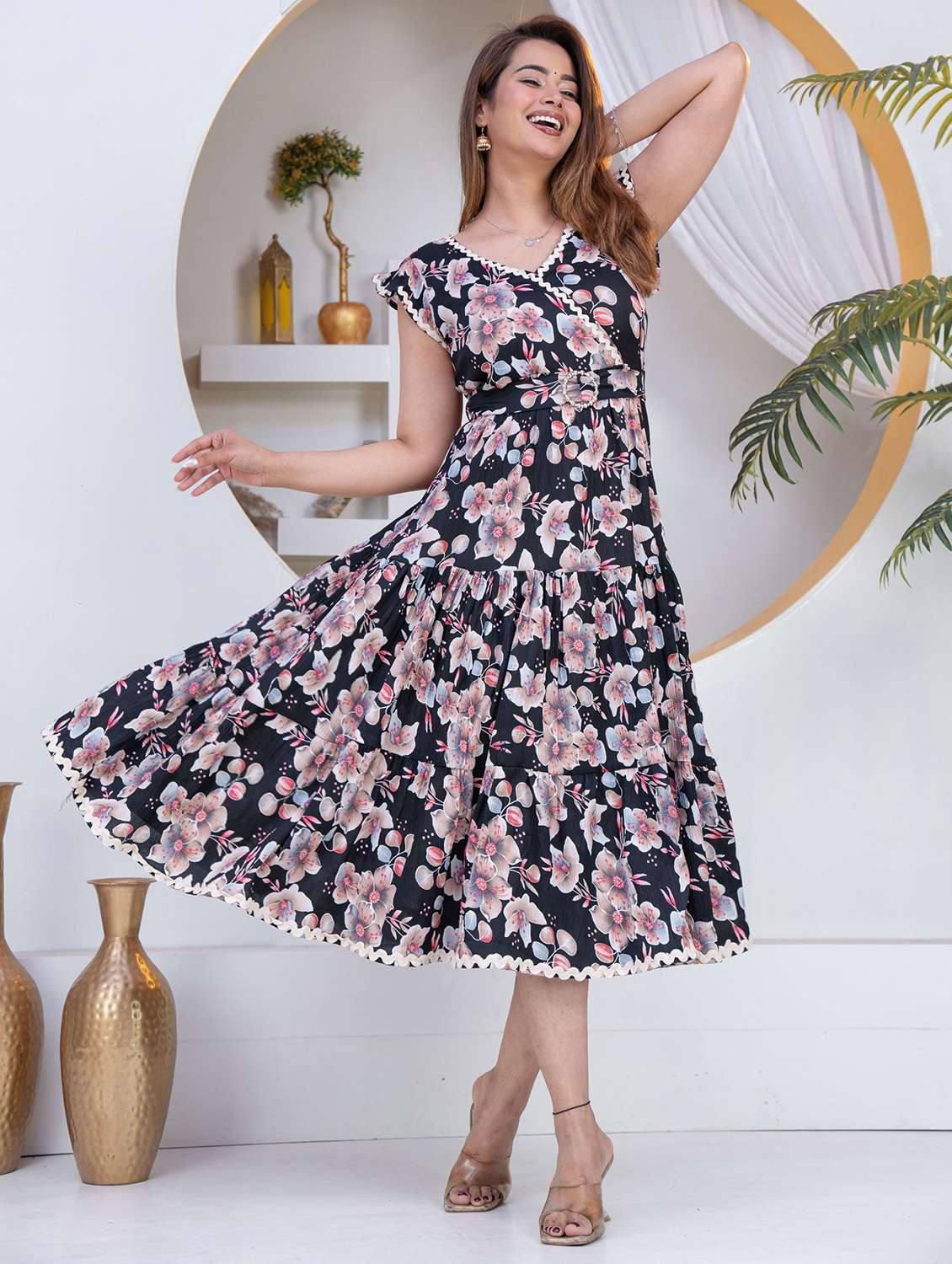 women black crepe gown dress - 22453927 -  Standard Image - 5