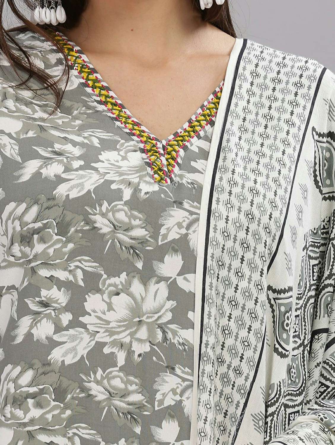 women grey suit set - 22453970 -  Standard Image - 5