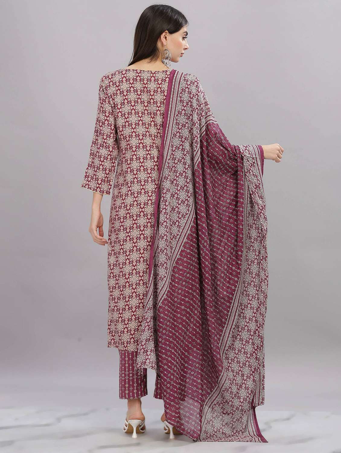 women self design maroon suit set - 22453973 -  Standard Image - 3