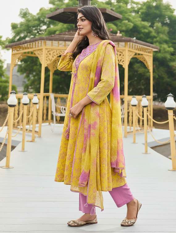 Women Floral Mustard Suit Set - 22453987 -  Standard Image - 3