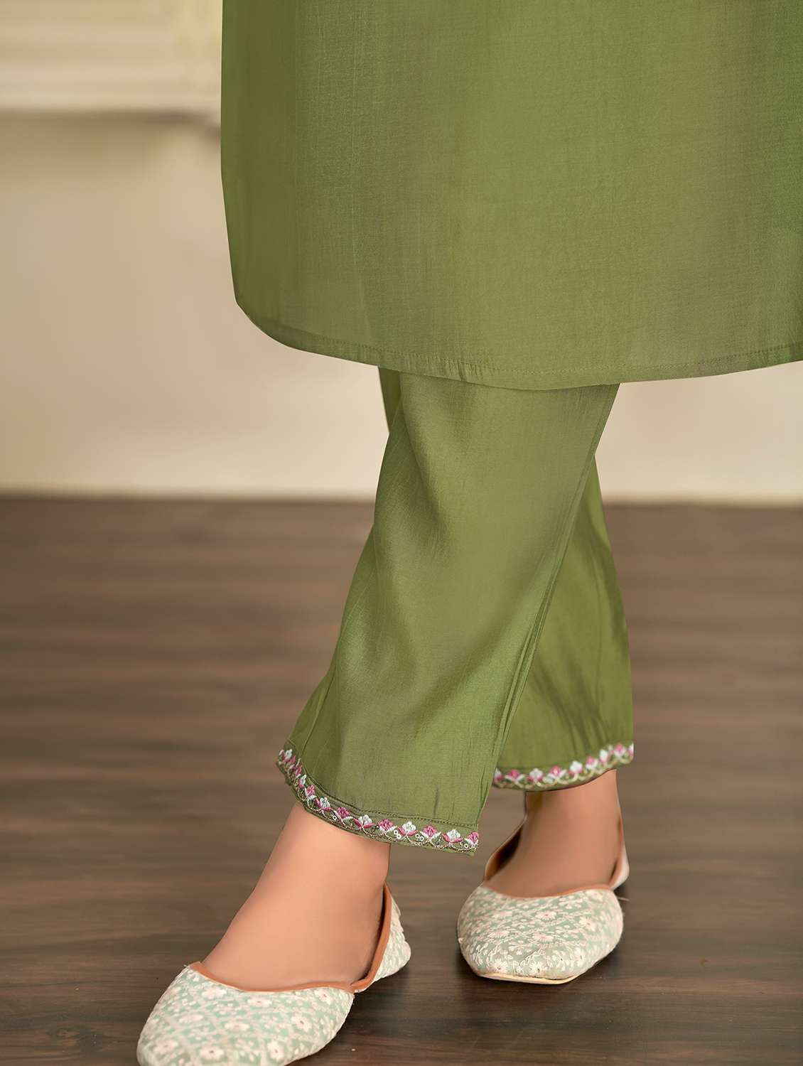 women green suit set - 22454013 -  Standard Image - 5
