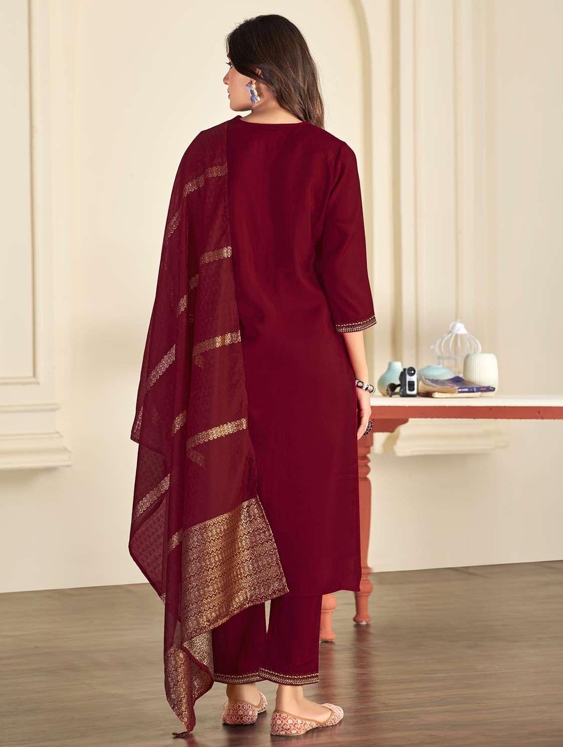 women maroon suit set - 22454018 -  Standard Image - 3