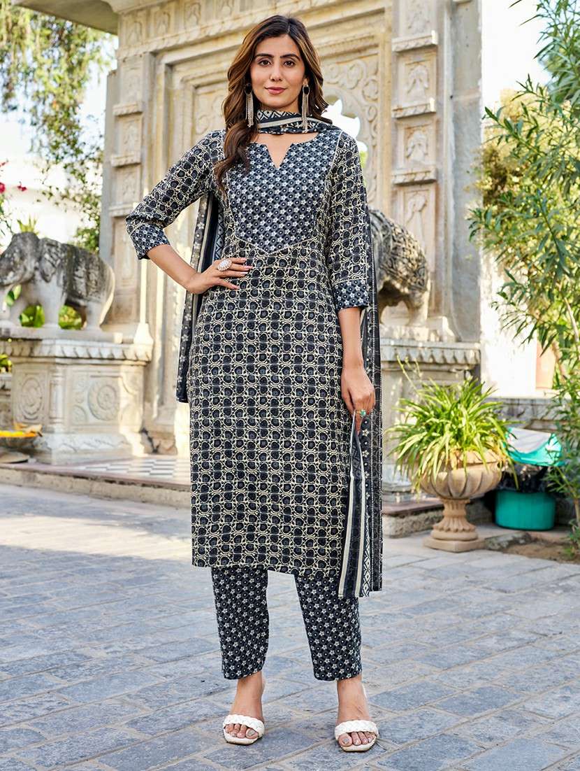 women printed three quarter sleeve kurta pant with dupatta set