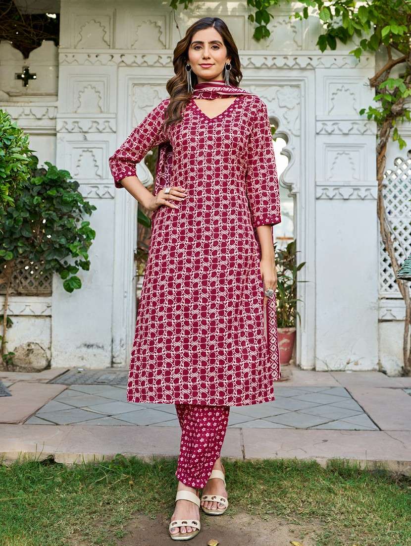 women printed three quarter sleeve kurta pant with dupatta set