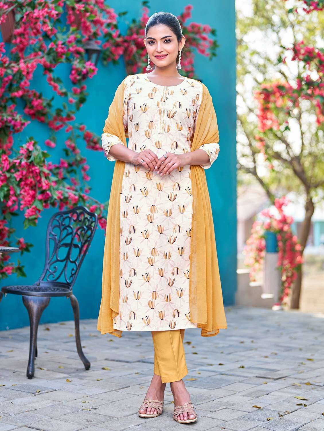 women printed three quarter sleeve kurta pant with dupatta set
