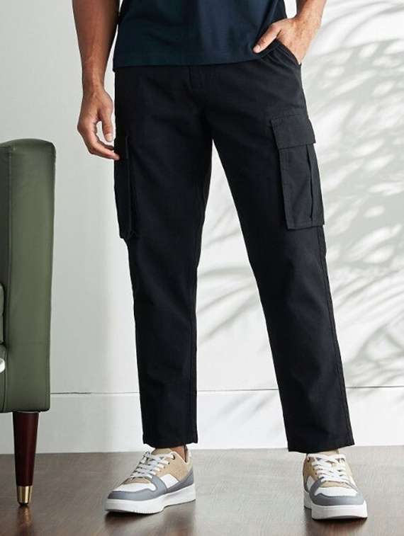 men solid high rise regular fit cargo 