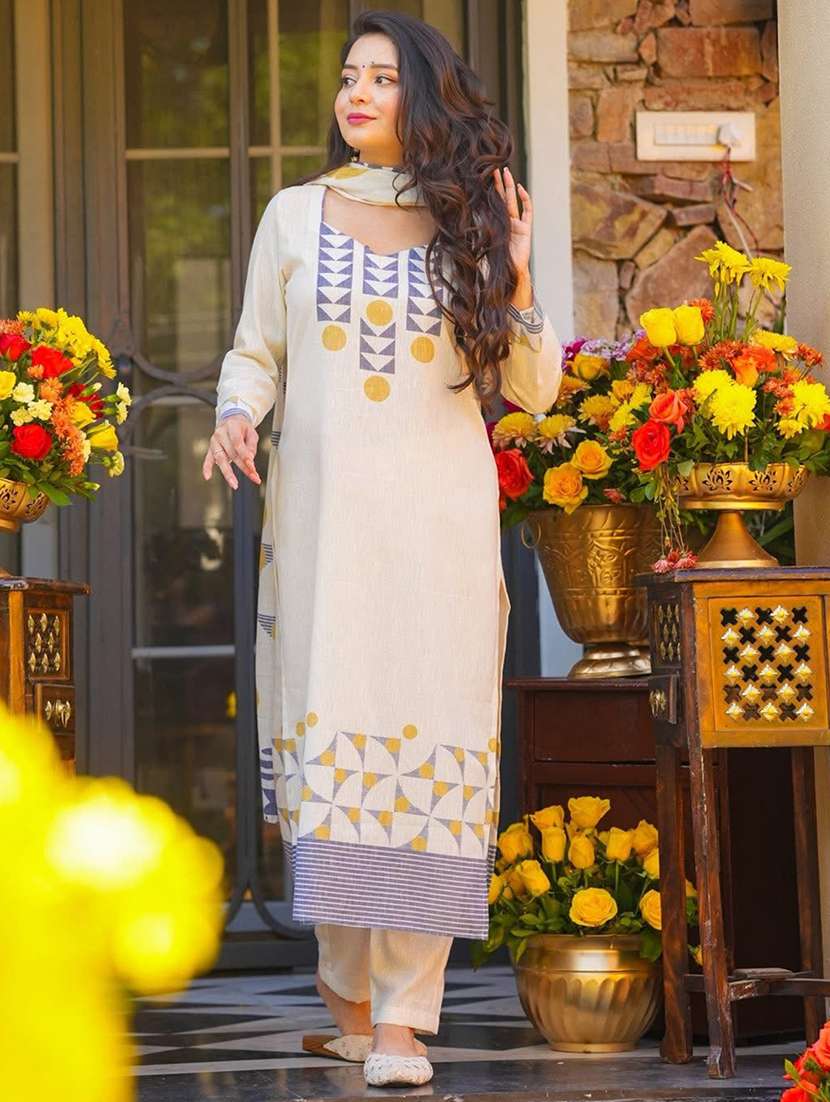 women white silk blend straight kurta - 22455537 -  Standard Image - 3