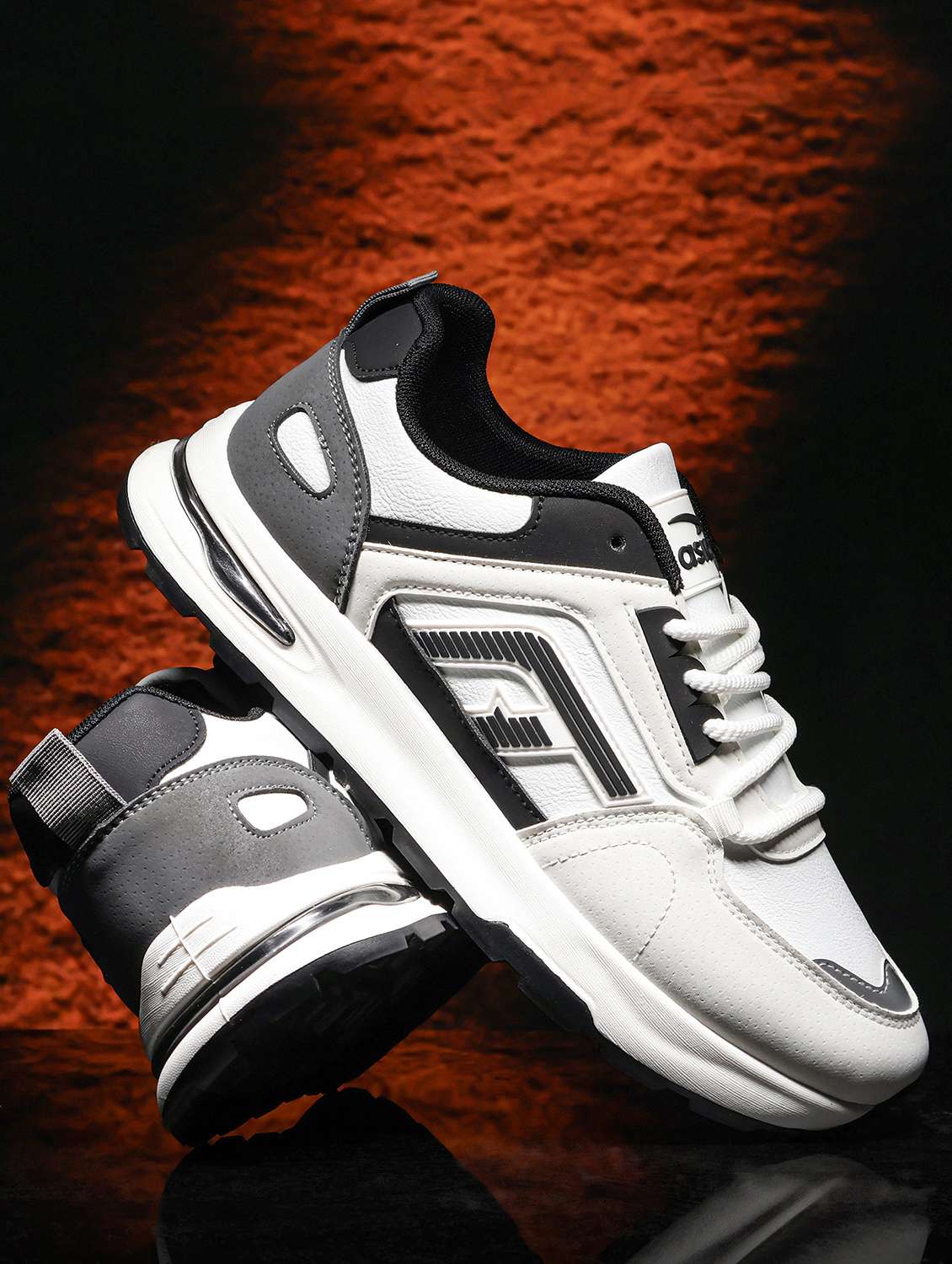 men white lace up sneaker
