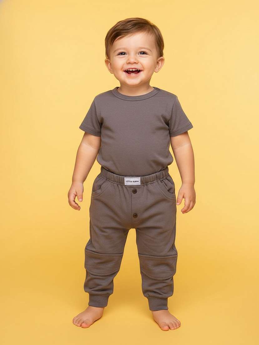 boys solid mid rise joggers