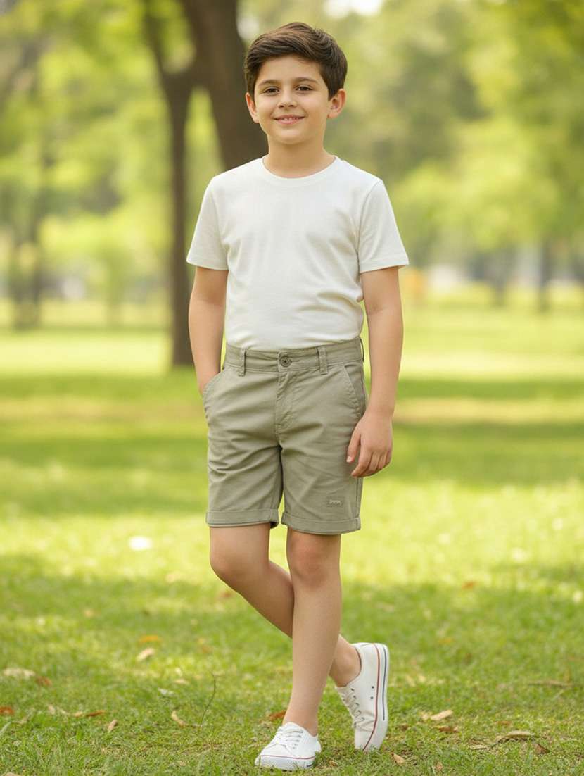 boys solid mid rise regular fit shorts