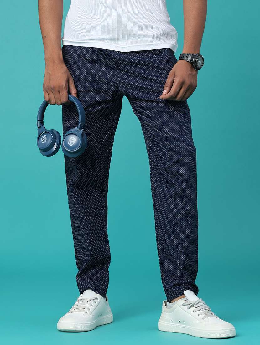 men printed mid rise regular fit track pant