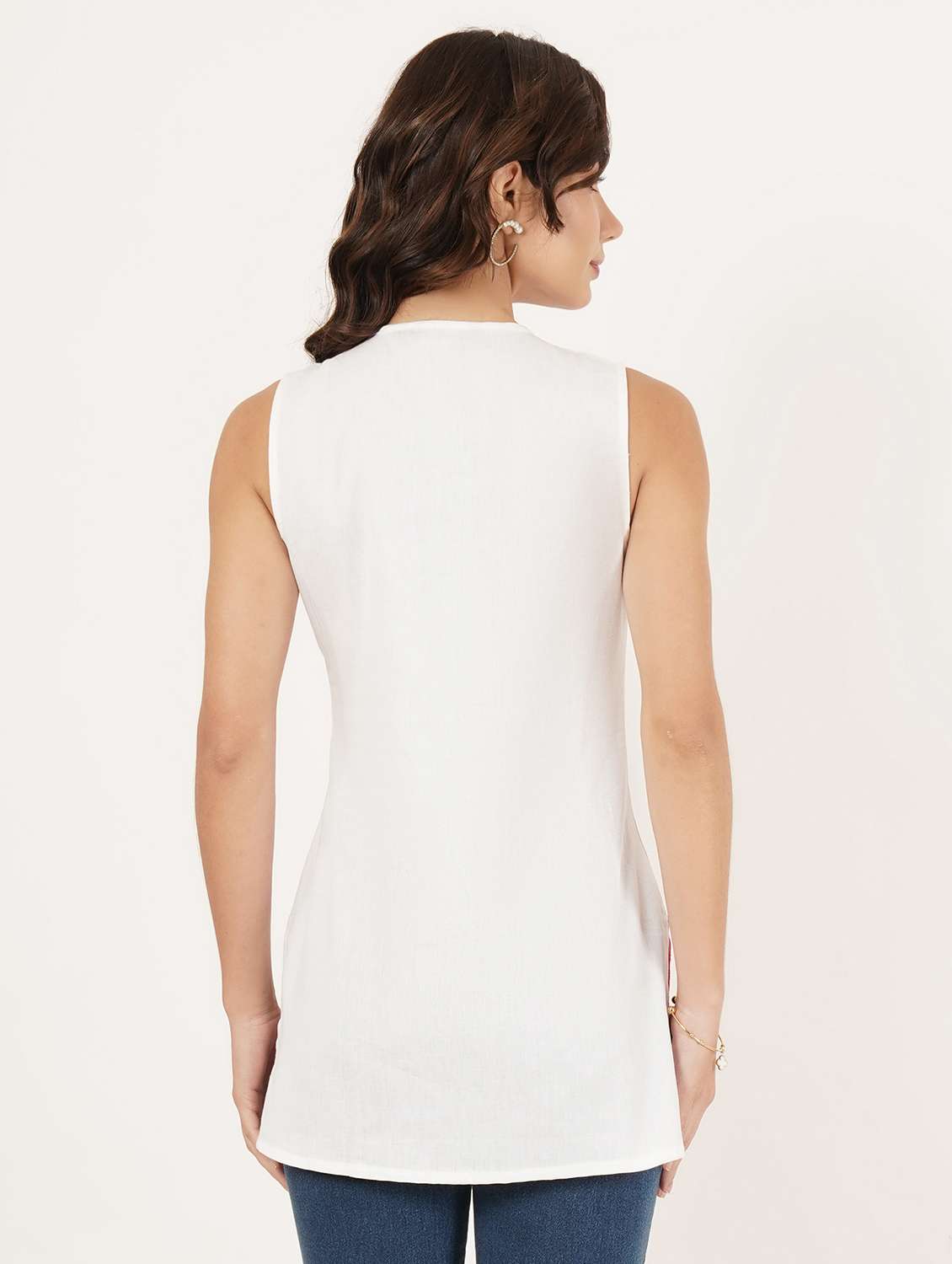 women embroidered sleeveless straight kurti - 22460536 -  Standard Image - 3