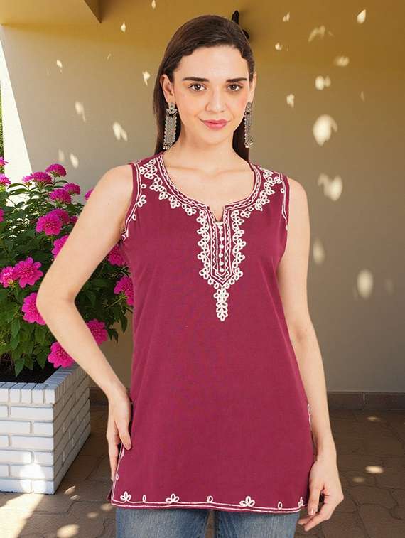 women embroidered sleeveless straight kurti
