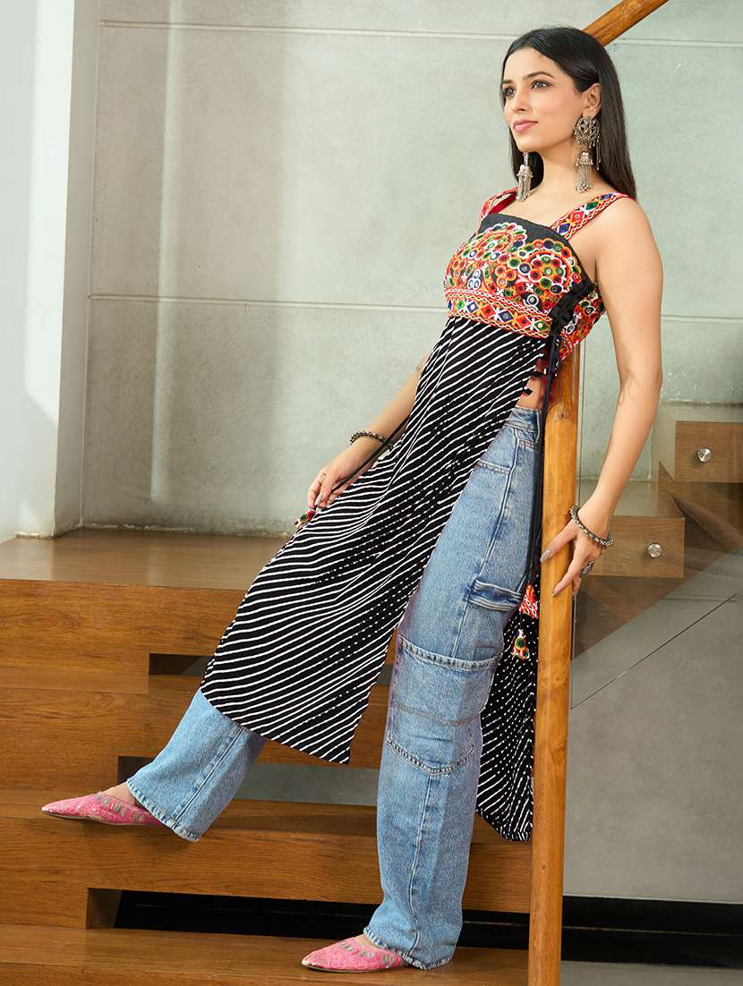 women black georgette side slit kurti - 22460951 -  Standard Image - 3