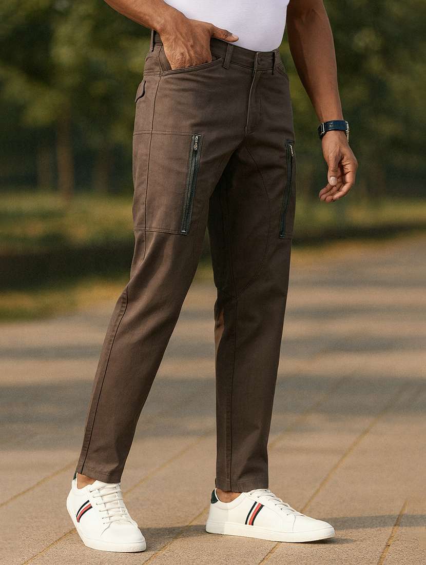 men solid mid rise regular fit cargo 