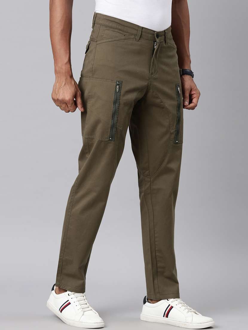 men solid mid rise regular fit cargo 