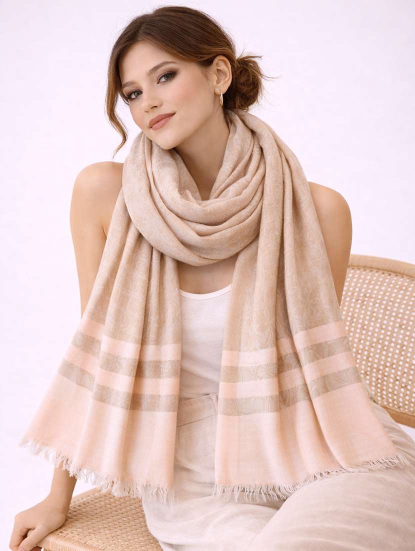 womne beige wool scarf