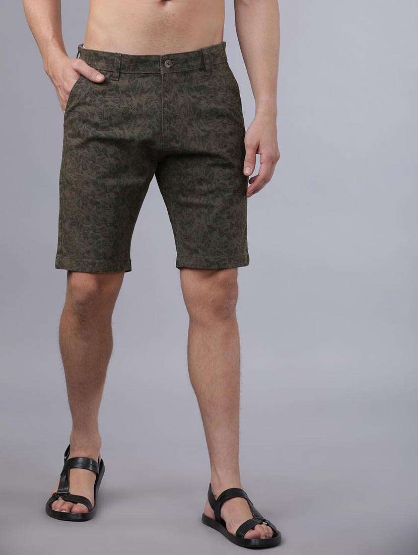 men printed mid rise regular fit shorts