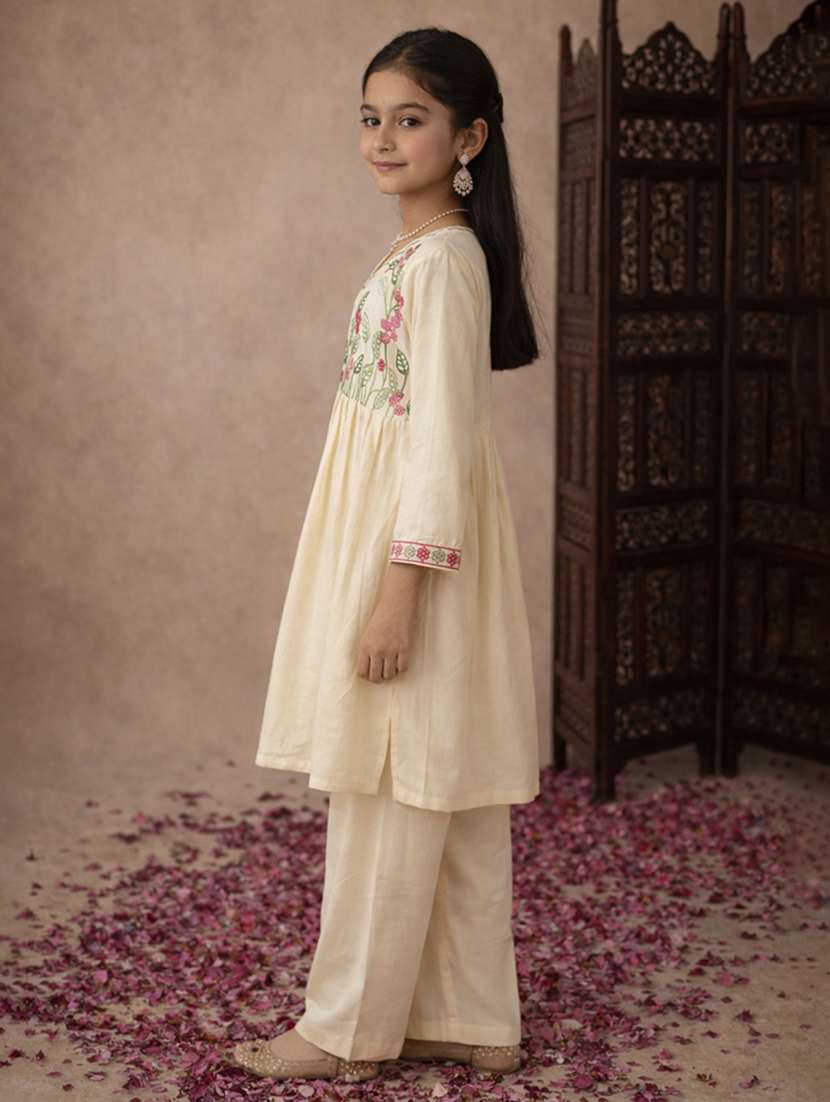 girl cream cotton kurta pant set suit set - 22463415 -  Standard Image - 3