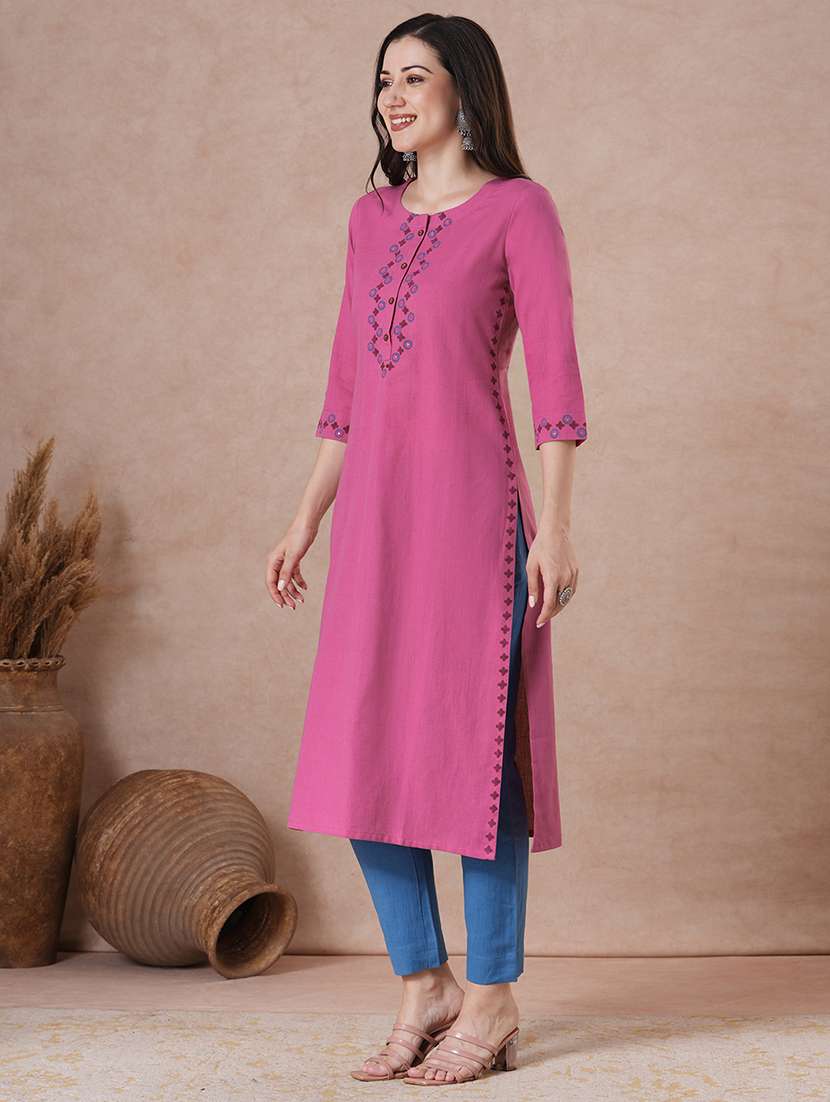 women three quarter sleeve straight kurta - 22463475 -  Standard Image - 3