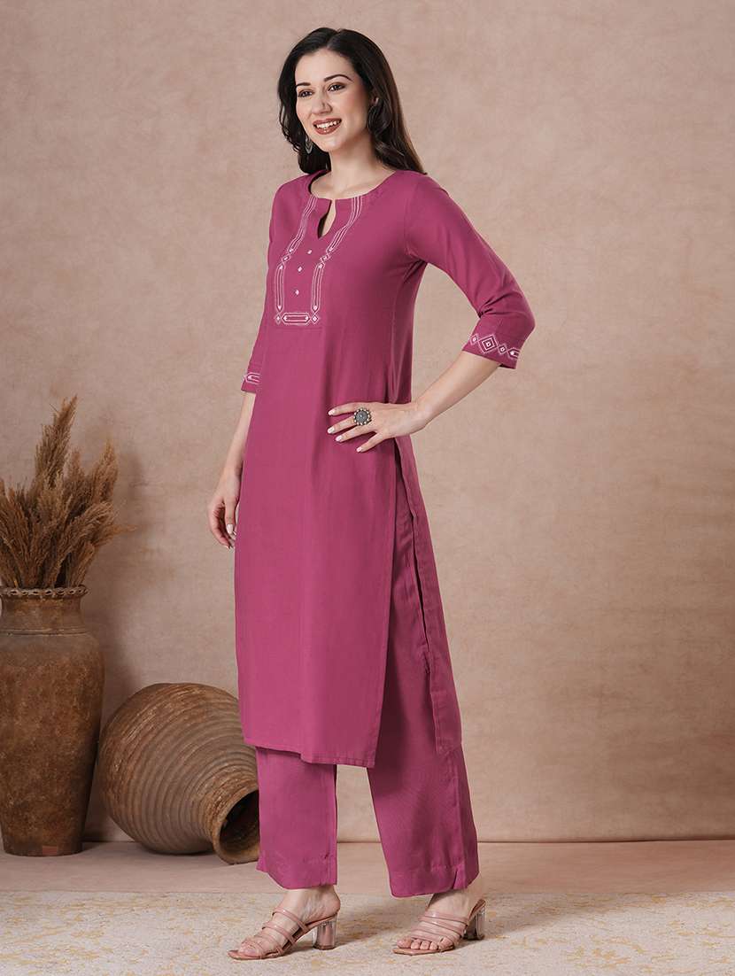 women three quarter sleeve straight kurta - 22463477 -  Standard Image - 3